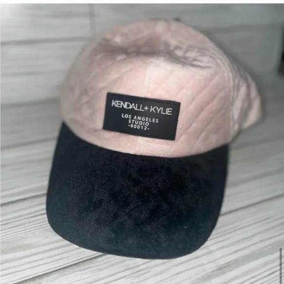 KENDALL + KYLIE PINK AND BLACK QUILTED VELOUR BASEBALL HAT O/S - Picture 2 of 14
